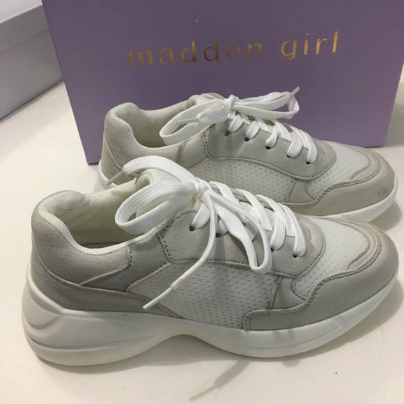 Madden Girl dad sneakers - Picture 2 of 4